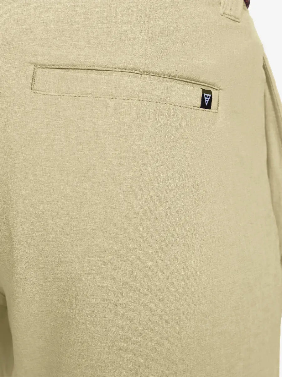 KHAKI 9 Inch Heather Performance Golf Shorts close-up of back right pocket detail